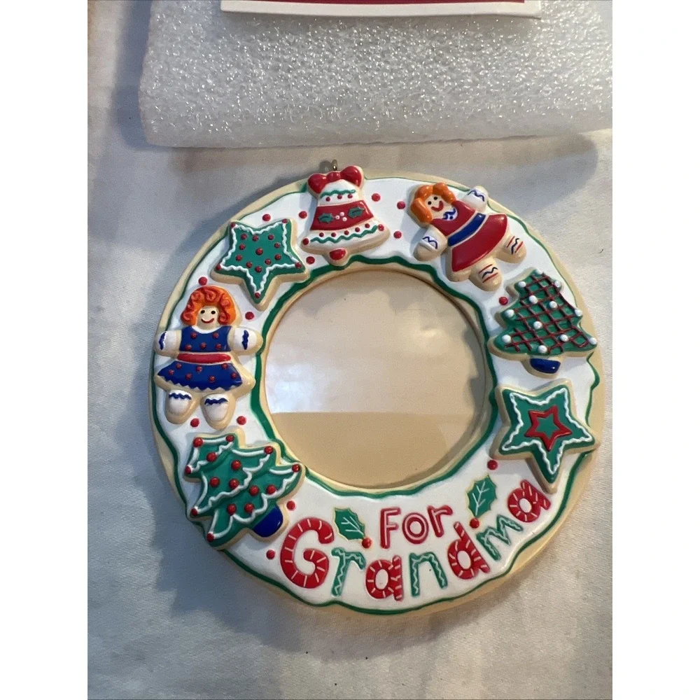 Hallmark: For Grandma - Magnetic Photo Holder - Keepsake Ornament 2004 NEW